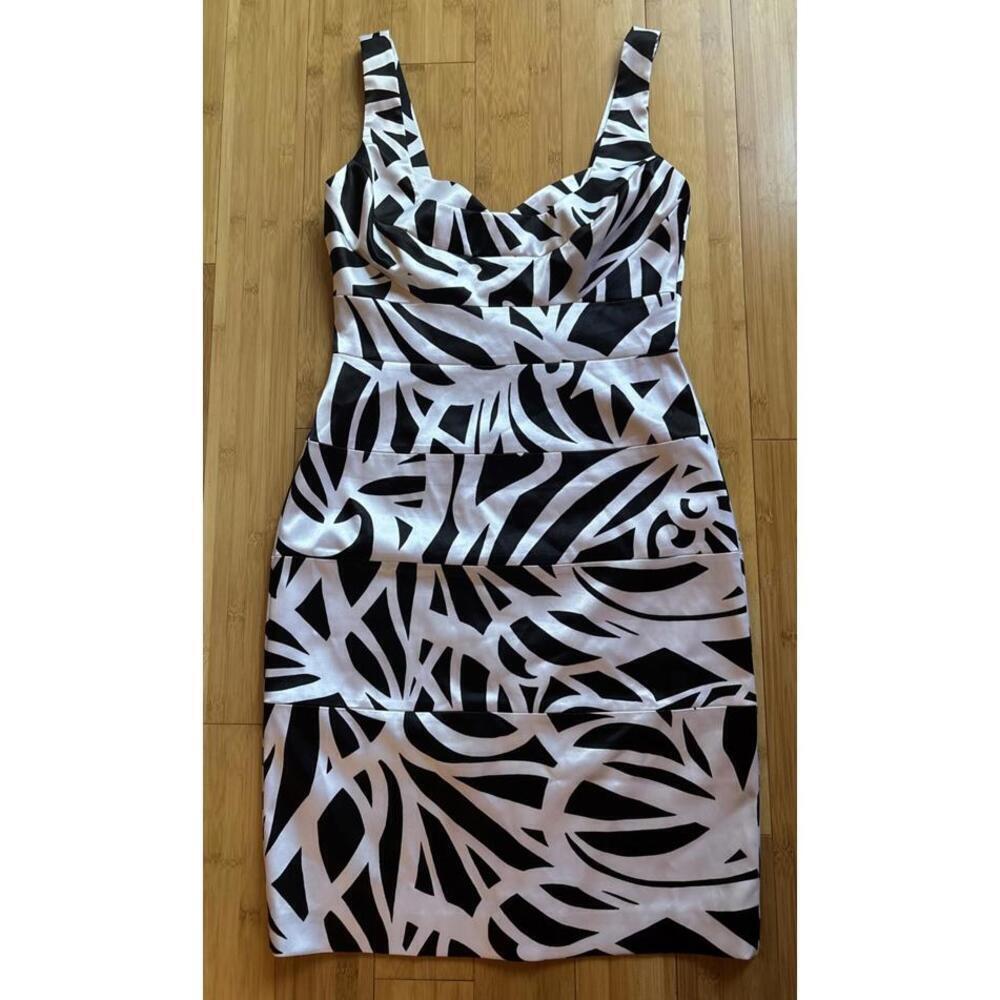 White House Black Market Dress Size 6 Black White Abstract Print Sleeveless